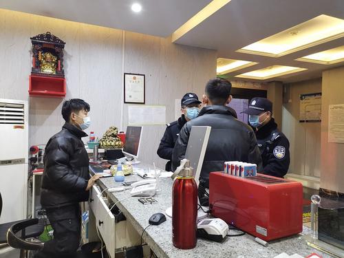 强化治安清查，筑牢安全防线——对KTV、足浴、寄递物流等人员密集场所及旅馆业'四实'登记开展专项检查